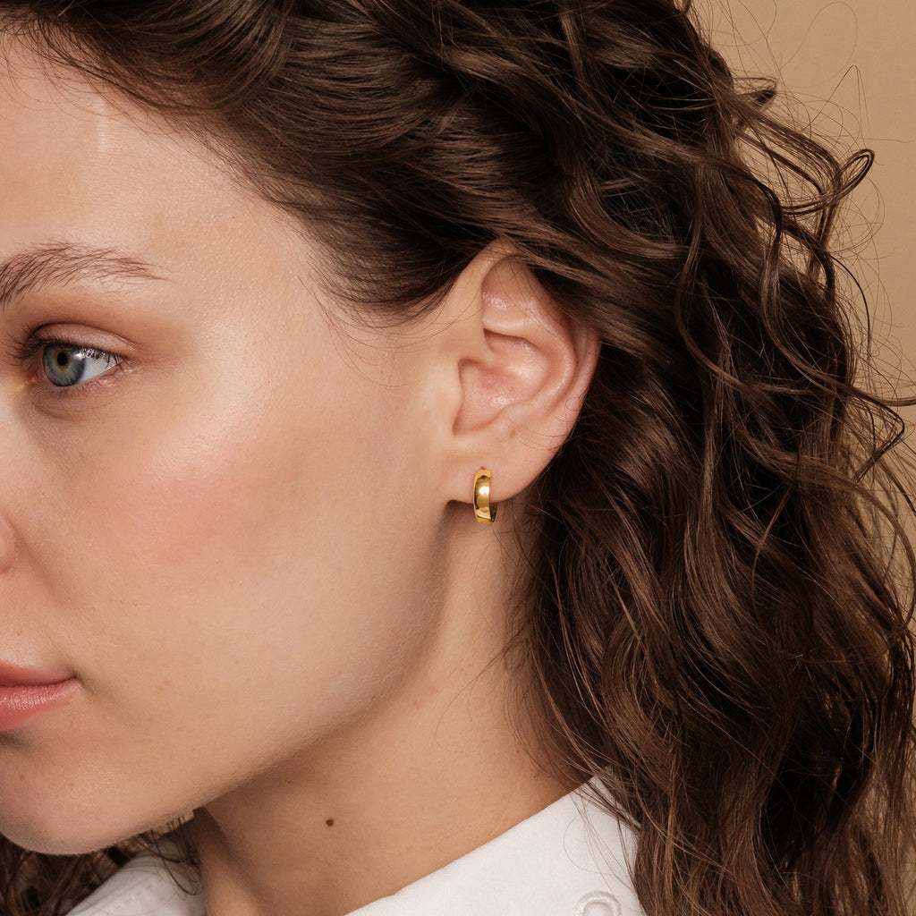 Kimbra Huggies Yellow Gold Earring 